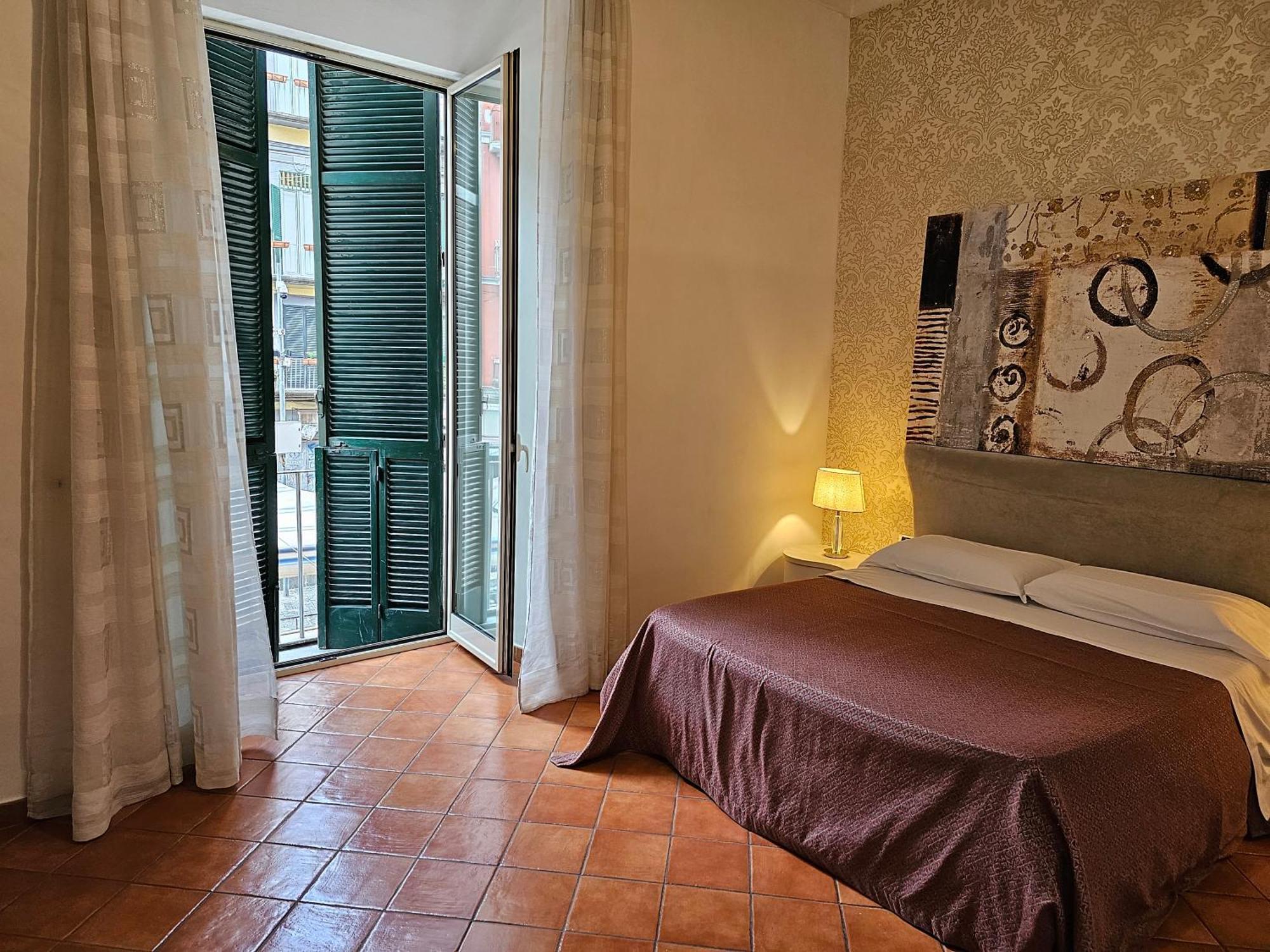 The Spanish Palace, Suites, Rooms, & Terraces Napels