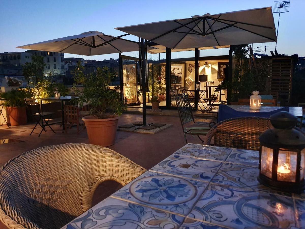 The Spanish Palace, Suites, Rooms, & Terraces 3* Napels